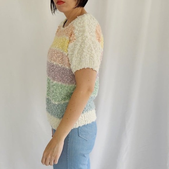 80s‎ Pastel Rainbow Striped Sweater - Picture 2 of 4